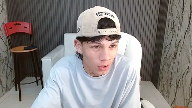 Snapshot of andy_dan18 chatting on October 23, 3:44 pm andy dan18 online show from October 23, 3:44 pm
