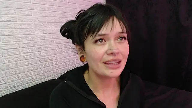 Snapshot of rousstattoo chatting on January 7, 7:42 am rousstattoo online show from January 7, 7:42 am