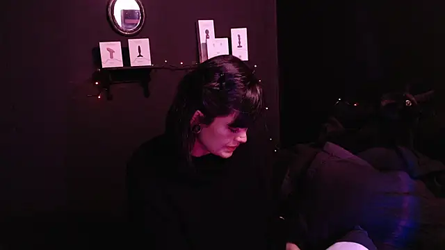 Snapshot of rousstattoo chatting on September 29, 11:31 pm rousstattoo online show from September 29, 11:31 pm