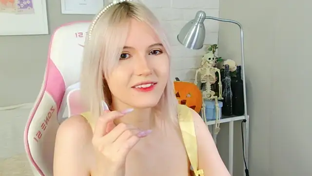 NellieLoyns online show from October 25, 5:08 pm