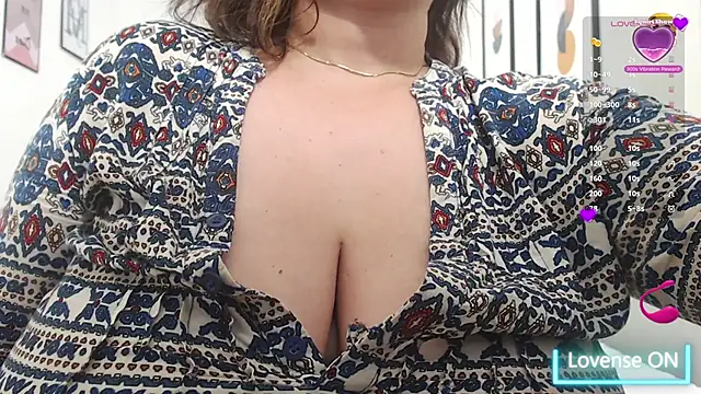 Snapshot of MommyHelpsmee chatting on February 7, 5:10 am MommyHelpsmee online show from February 7, 5:10 am