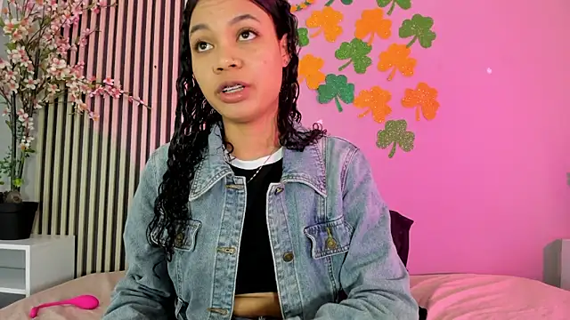 GysellHanson online show from March 21, 11:59 am