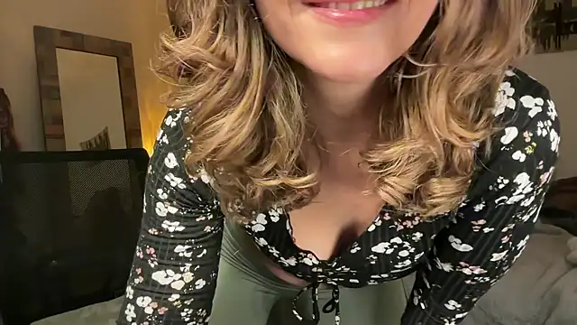 leahsparkles online show from November 19, 3:50 am