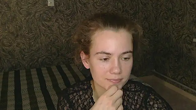 Snapshot of CurlyNed chatting on February 5, 1:44 pm CurlyNed online show from February 5, 1:44 pm