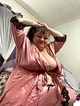 Snapshot of Luciouslouise72@xh chatting on January 16, 8:24 pm Luciouslouise72xh online show from January 16, 8:24 pm