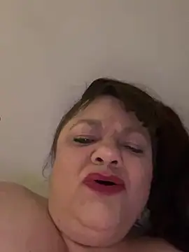 Snapshot of Luciouslouise72@xh chatting on March 16, 5:44 am Luciouslouise72xh online show from March 16, 5:44 am