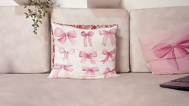 Carolina Burninng online show from March 8, 2:23 am