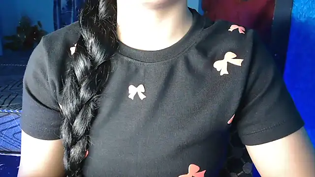 Snapshot of Somiya87 chatting on May 8, 6:24 pm Somiya87 online show from May 8, 6:24 pm