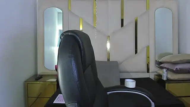 IsabellRodriguez18 online show from February 1, 3:38 am