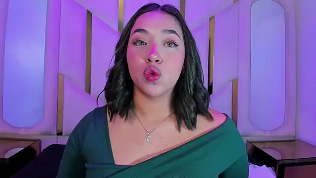 IsabellRodriguez18 online show from April 14, 3:23 am