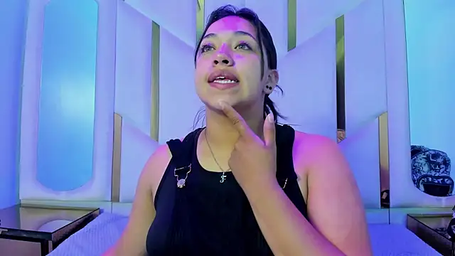 IsabellRodriguez18 online show from April 17, 4:04 am