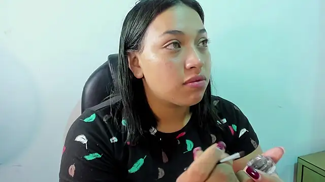 Snapshot of IsabellRodriguez18 chatting on May 27, 3:25 am IsabellRodriguez18 online show from May 27, 3:25 am