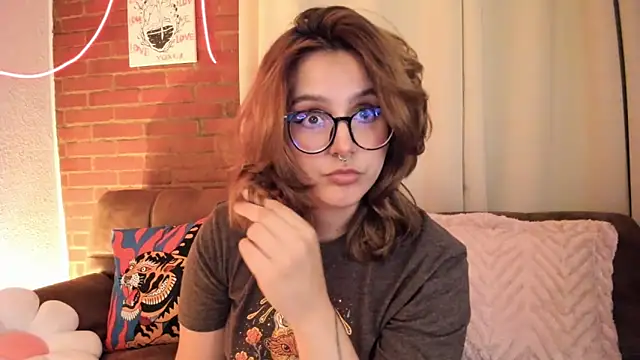 Hazelbrownn2000 online show from October 17, 11:18 pm