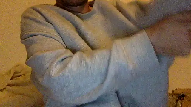 Snapshot of nevermind298079 chatting on February 7, 1:53 am nevermind298079 online show from February 7, 1:53 am