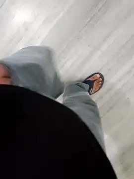 Snapshot of playboyz77 chatting on December 27, 4:26 am playboyz77 online show from December 27, 4:26 am