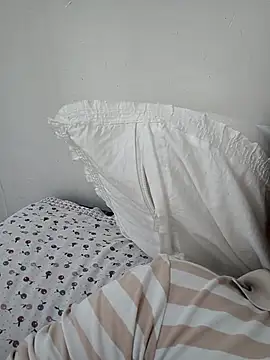 Snapshot of playboyz77 chatting on October 12, 9:19 am playboyz77 online show from October 12, 9:19 am