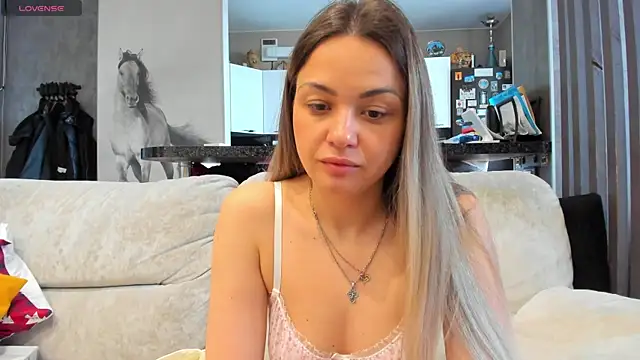 Snapshot of Mia___murrr chatting on May 12, 2:19 am Mia murrr online show from May 12, 2:19 am