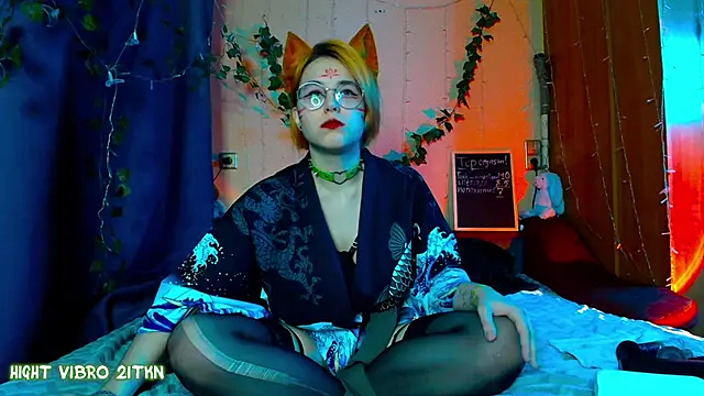 TrickyKitsune online show from February 8, 3:10 pm