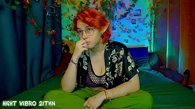 TrickyKitsune online show from November 17, 1:50 pm