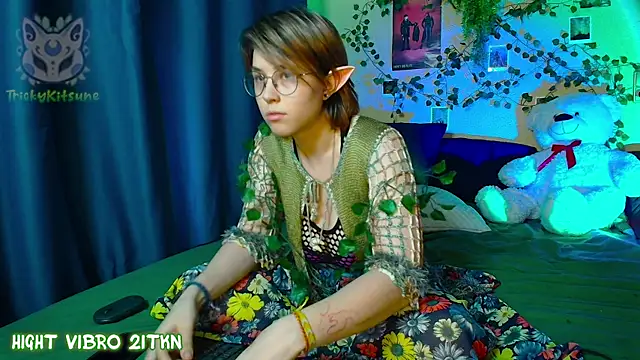 TrickyKitsune online show from May 21, 2:57 pm