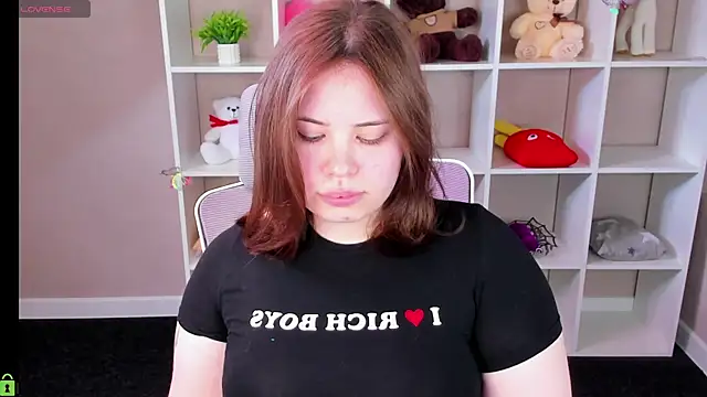 EricaElliott online show from May 3, 9:37 am