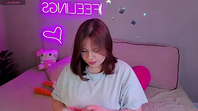Snapshot of EricaElliott chatting on May 9, 9:25 am EricaElliott online show from May 9, 9:25 am