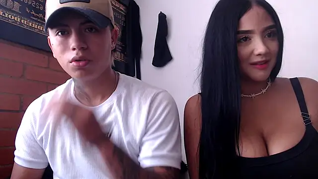 Snapshot of Thiago_x_Sahara chatting on January 17, 3:32 pm Thiago x Sahara online show from January 17, 3:32 pm