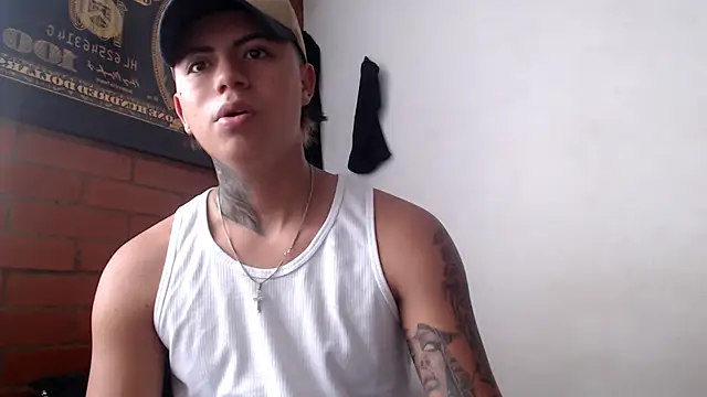 Snapshot of Thiago_x_Sahara chatting on January 23, 12:19 pm Thiago x Sahara online show from January 23, 12:19 pm