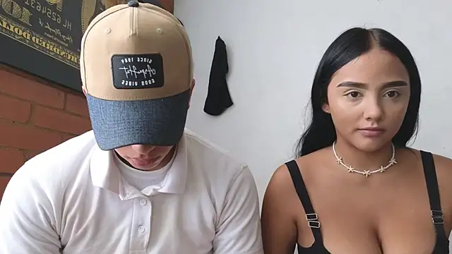 Snapshot of Thiago_x_Sahara chatting on February 2, 3:49 pm Thiago x Sahara online show from February 2, 3:49 pm