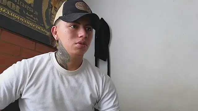 Snapshot of Thiago_x_Sahara chatting on February 10, 12:50 pm Thiago x Sahara online show from February 10, 12:50 pm