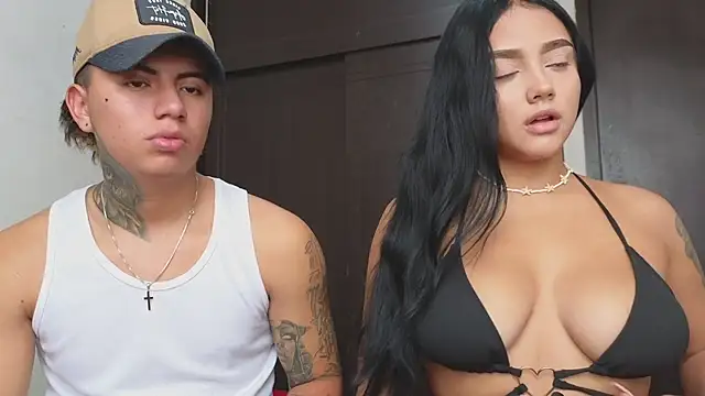 Snapshot of Thiago_x_Sahara chatting on February 15, 2:00 pm Thiago x Sahara online show from February 15, 2:00 pm