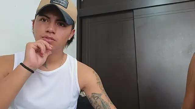 Snapshot of Thiago_x_Sahara chatting on February 25, 2:54 pm Thiago x Sahara online show from February 25, 2:54 pm