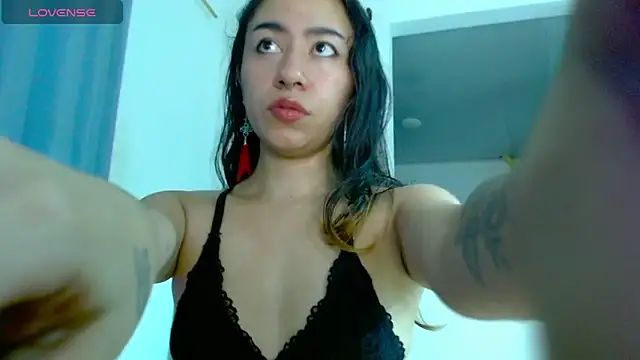 Snapshot of Maam_Ine chatting on May 8, 11:21 pm Maam Ine online show from May 8, 11:21 pm