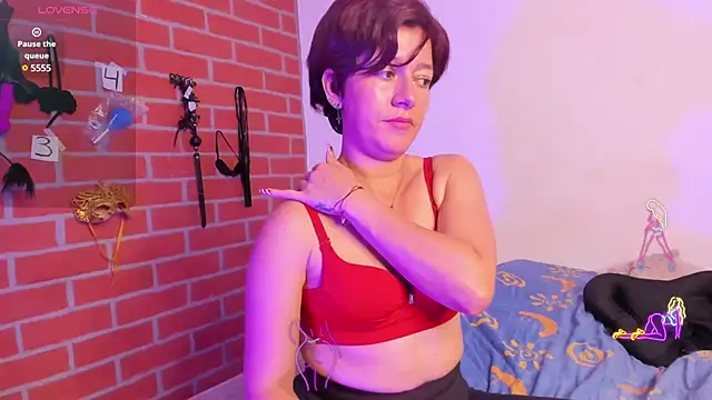 Laura hellss online show from January 10, 1:21 am