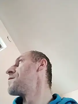 Snapshot of krecik1988 chatting on February 17, 9:28 am krecik1988 online show from February 17, 9:28 am