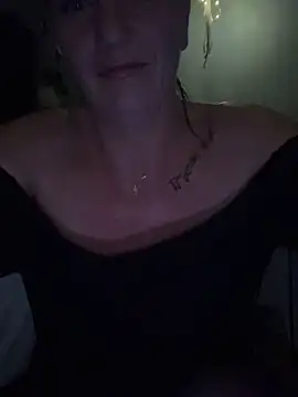 Snapshot of AlessasRoom chatting on May 16, 6:32 am AlessasRoom online show from May 16, 6:32 am