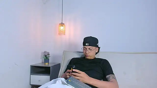 Br4ndxpimm online show from March 25, 4:13 pm