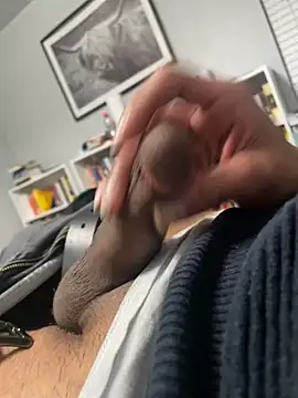 Snapshot of MrLatinKing chatting on February 12, 11:41 pm MrLatinKing online show from February 12, 11:41 pm