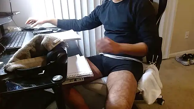 Snapshot of MrLatinKing chatting on December 4, 2:21 am MrLatinKing online show from December 4, 2:21 am