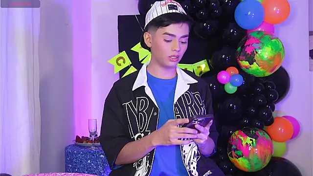 Maxi little online show from March 1, 8:00 pm