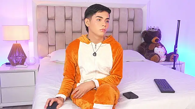 Snapshot of Maxi_little chatting on March 11, 8:37 pm Maxi little online show from March 11, 8:37 pm