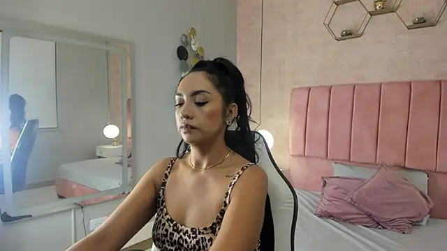 Snapshot of MAGIC_AURORAA chatting on March 4, 12:22 pm MAGIC AURORAA online show from March 4, 12:22 pm