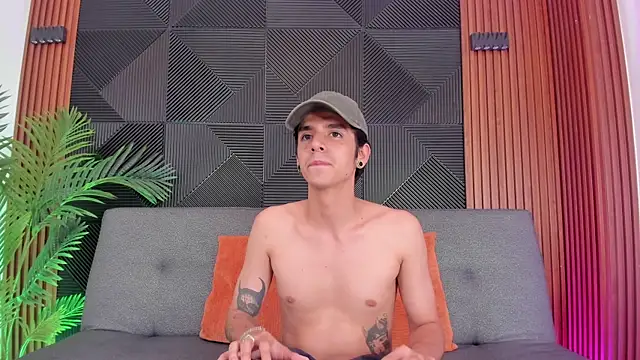 Snapshot of saul_novak chatting on January 9, 7:50 pm saul novak online show from January 9, 7:50 pm