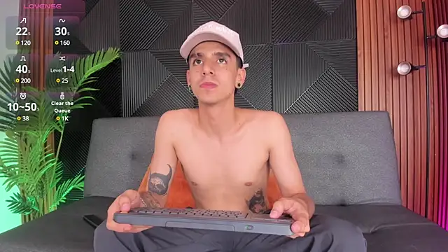 Snapshot of saul_novak chatting on January 15, 8:37 pm saul novak online show from January 15, 8:37 pm