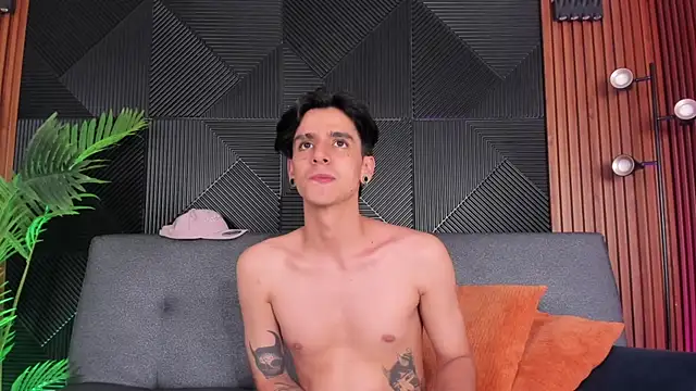 Snapshot of saul_novak chatting on January 20, 11:21 pm saul novak online show from January 20, 11:21 pm