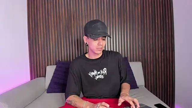 Snapshot of saul_novak chatting on January 23, 7:29 pm saul novak online show from January 23, 7:29 pm