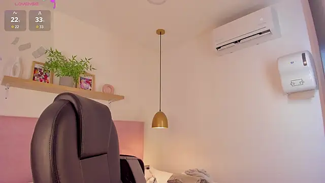 Snapshot of violeta_candyy_ chatting on June 26, 10:47 pm violeta candyy online show from June 26, 10:47 pm