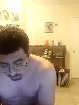 Snapshot of k1oudE chatting on December 1, 12:26 am k1oudE online show from December 1, 12:26 am