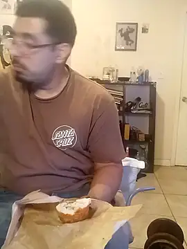 Snapshot of k1oudE chatting on December 19, 11:45 pm k1oudE online show from December 19, 11:45 pm