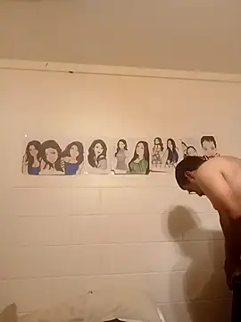 Snapshot of k1oudE chatting on February 13, 5:03 am k1oudE online show from February 13, 5:03 am